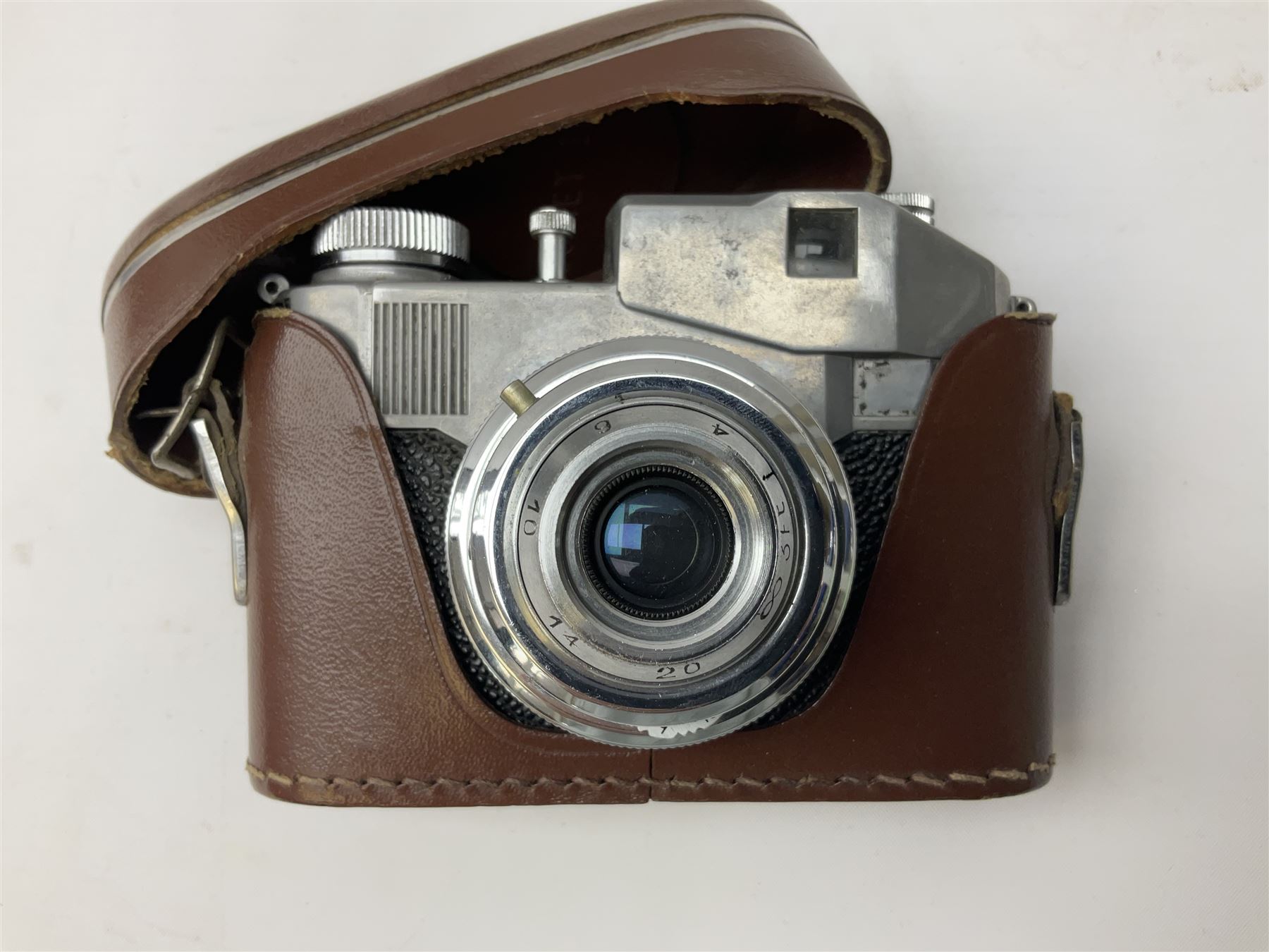 Praktica L camera body, with 'Meyer-Optik Gorlitz Domiplan 2.8/50' lens, CMS Commet II camera, Pair of Janik 8x30 binoculars in a case etc