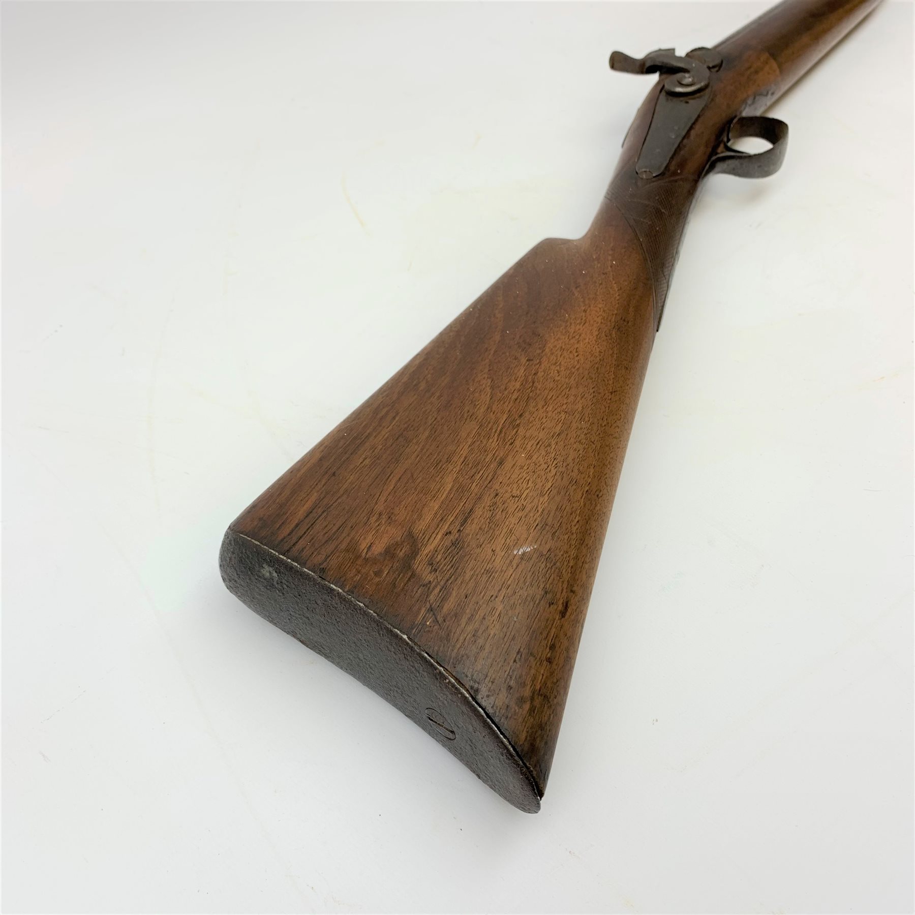 19th century percussion fowling gun, the walnut stock with chequered fore-end, chased trigger guard and action marked Heard Devonport, 94cm barrel inscribed William Smith Murcott with under barrel ram rod 137cm overall