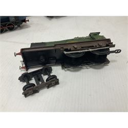 ‘00’ gauge - Airfix locomotive model kits comprising series 4 City of Truro kit and empty series 4 box, series 4 Mogul, two series 4 Harrow kits, all boxed; together with Rosebud Kitmaster Stirling kit and quantity of loose plastic locomotives and tenders from Airfix, Kitmaster, Ratio etc 