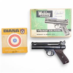 .22 Webley & Scott Birmingham Premier air pistol, No.1933 with original box and card targets