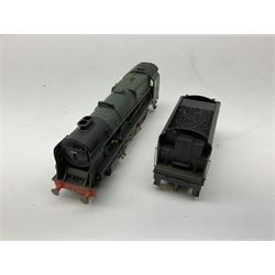 Hornby '00' gauge - Britannia Class 7MT 4-6-2 locomotive 'William Wordsworth' no. 70030, Patriot Class 7P 4-6-0 locomotive 'Bunsen' no. 45512 and Class A3 4-6-2 locomotive 'The White Knight' no. 60077, all DCC ready (3)