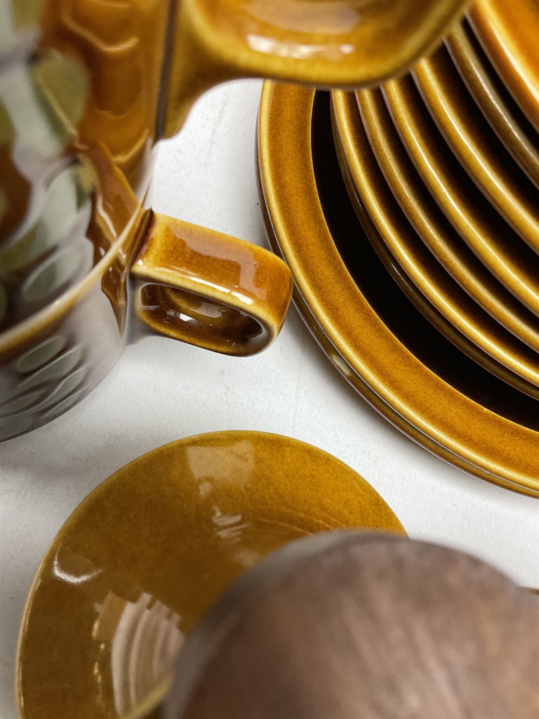 Hornsea Bronte pattern dinner and  wares, to include coffee pot, hot water jug, two milk jugs, two covered tureens etc (28)