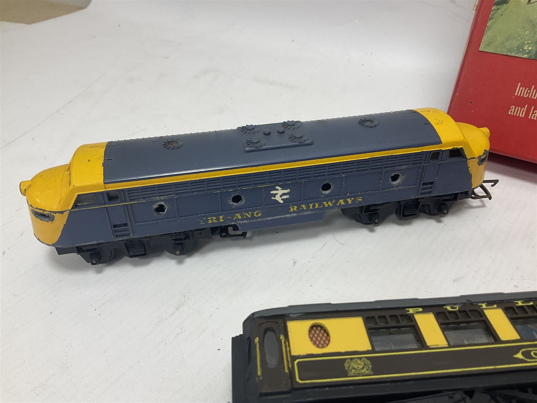Hornby/Tri-Ang ‘00’ gauge - RS52 The Blue Pullman Electric Train Set comprising diesel pullman motorcar, parlour car and non-powered motorcar with a quantity of track; five further loose models comprising one diesel locomotive, three pullman coaches and one breakdown train unit (6) 