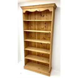 Pine open bookcase, projecting cornice above five shelves, plinth base 