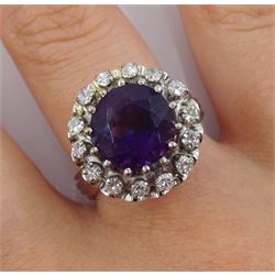 18ct gold circular purple stone ring