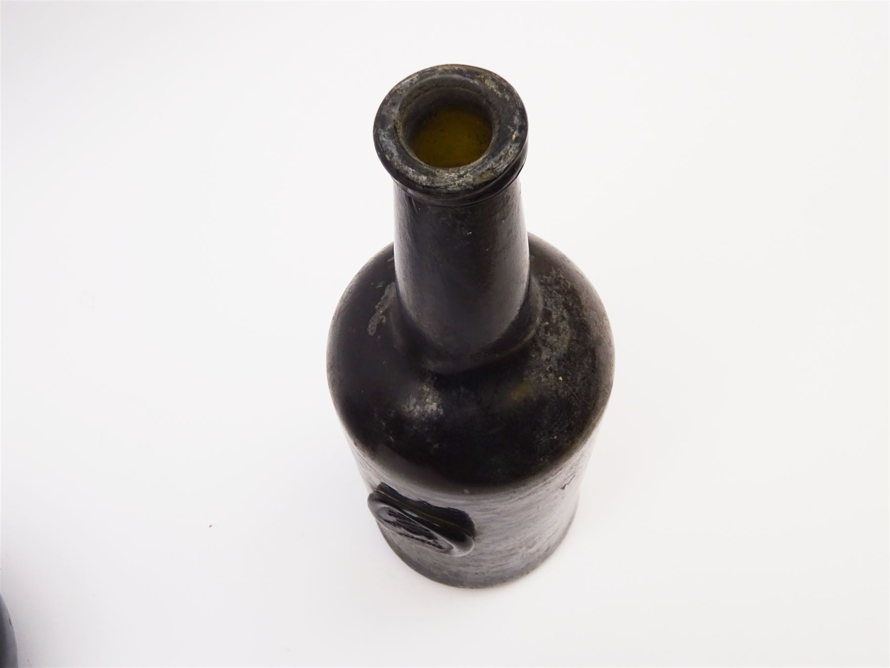 18th century green glass bottle, of onion form, H15cm, together with an 18th century green glass wine bottle, with seal depicting a boar beneath a crown, probably the Edgcumbe Crest, H27cm