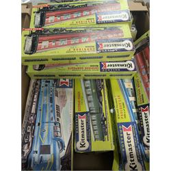 Collection of HO and OO gauge model railway rolling stock and accessories, including Fleischman locomotives, carriages, goods wagons, kit built rolling stock, Kitmaster built rolling stock, etc, in four boxes