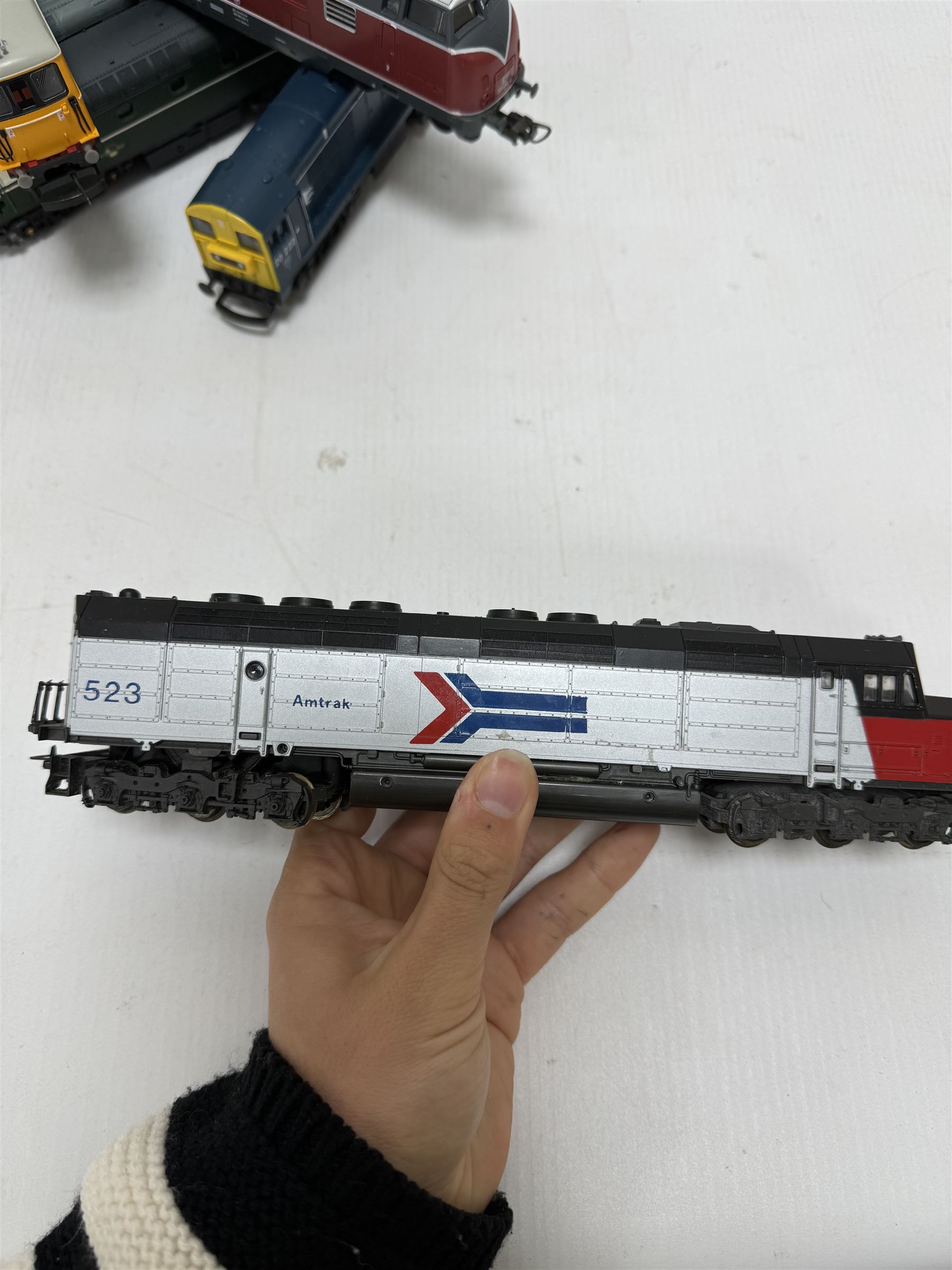 Eight Lima Ho and '00' gauge locomotives, comprising BR Class 20 locomotive no. 20222, re-worked BR Class 33 Bo-Bo locomotive no. D6585, Class 73 Bo-Bo Broadlands no. 73142, Class 73 Bo-Bo EWS locomotive no. 73128, 201640 Class BR no. 221 149-8 DB, Class 26 Bo-Bo locomotive no. D5308, Amtrak 523 diesel locomotive and Class 1400 2-4-0 no. 20215, unboxed