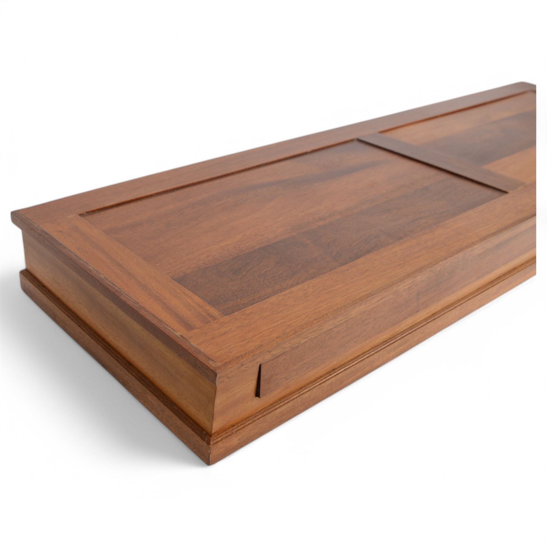 Tabletop Clavichord - From the Renaissance Workshop Company (Early Music Shop), modelled on an original table top instrument c.1740 in Gemeentemuseum, Den Haag.
Double fretted instrument, with a 53 keys, possibly in rosewood and boxwood, compass 4.1/3 ocatave C - e, with tuning key. 