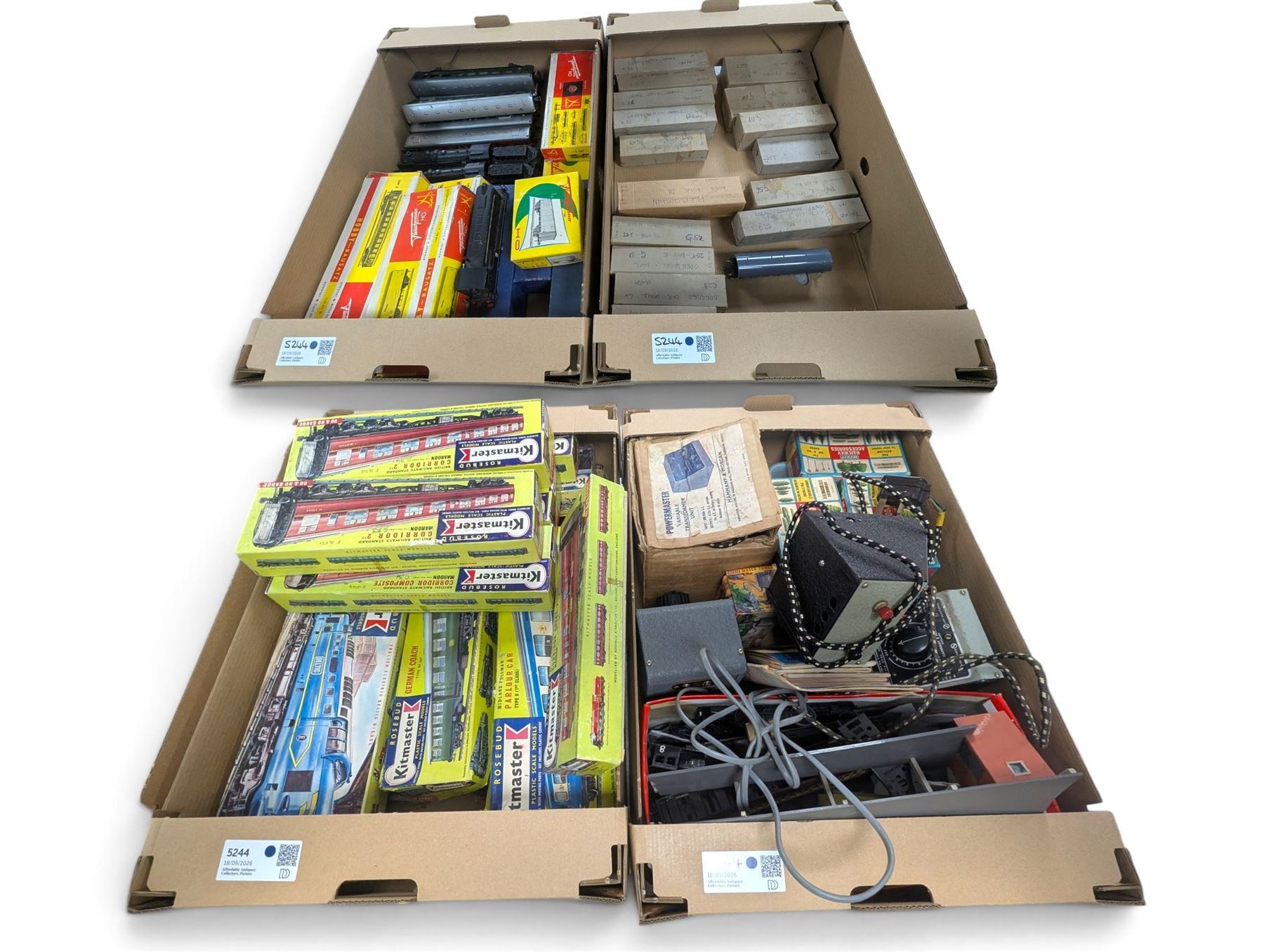 Collection of HO and OO gauge model railway rolling stock and accessories, including Fleischman locomotives, carriages, goods wagons, kit built rolling stock, Kitmaster built rolling stock, etc, in four boxes