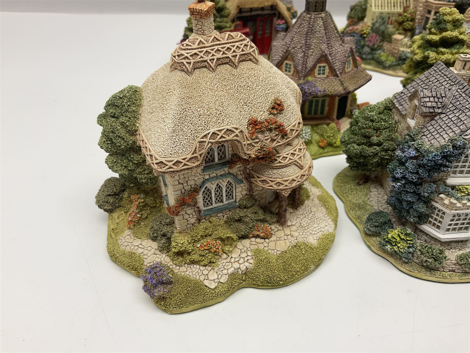 Ten Lilliput Lane models, to include Firemans Watch, The Rest House and Green Gables, Titmouse Cottage etc, all with deeds and original boxes (10)