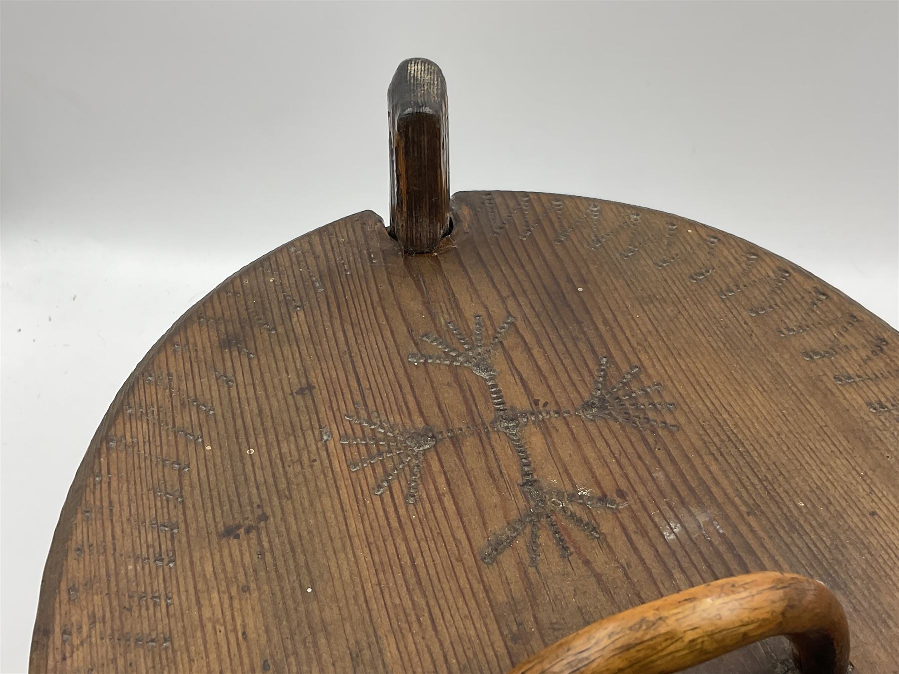 19th century Scandinavian Svepask / Tine box, the pine oval form body with notched posts and conforming lid decorated with Folk Art style pokerwork decoration and single carry handle, L38cm