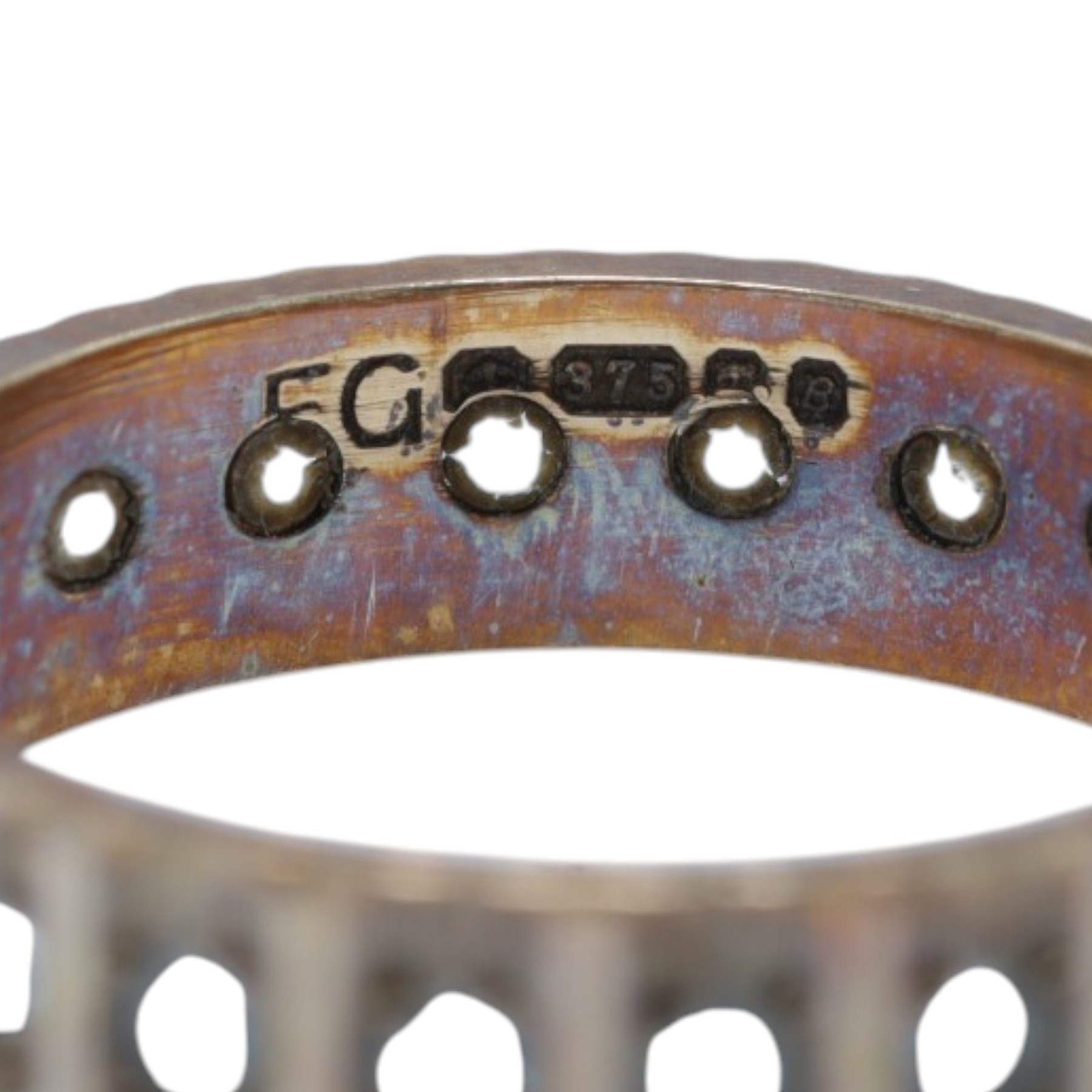 Two 9ct gold stone set rings, comprising paste set eternity ring and an onyx ring, both hallmarked