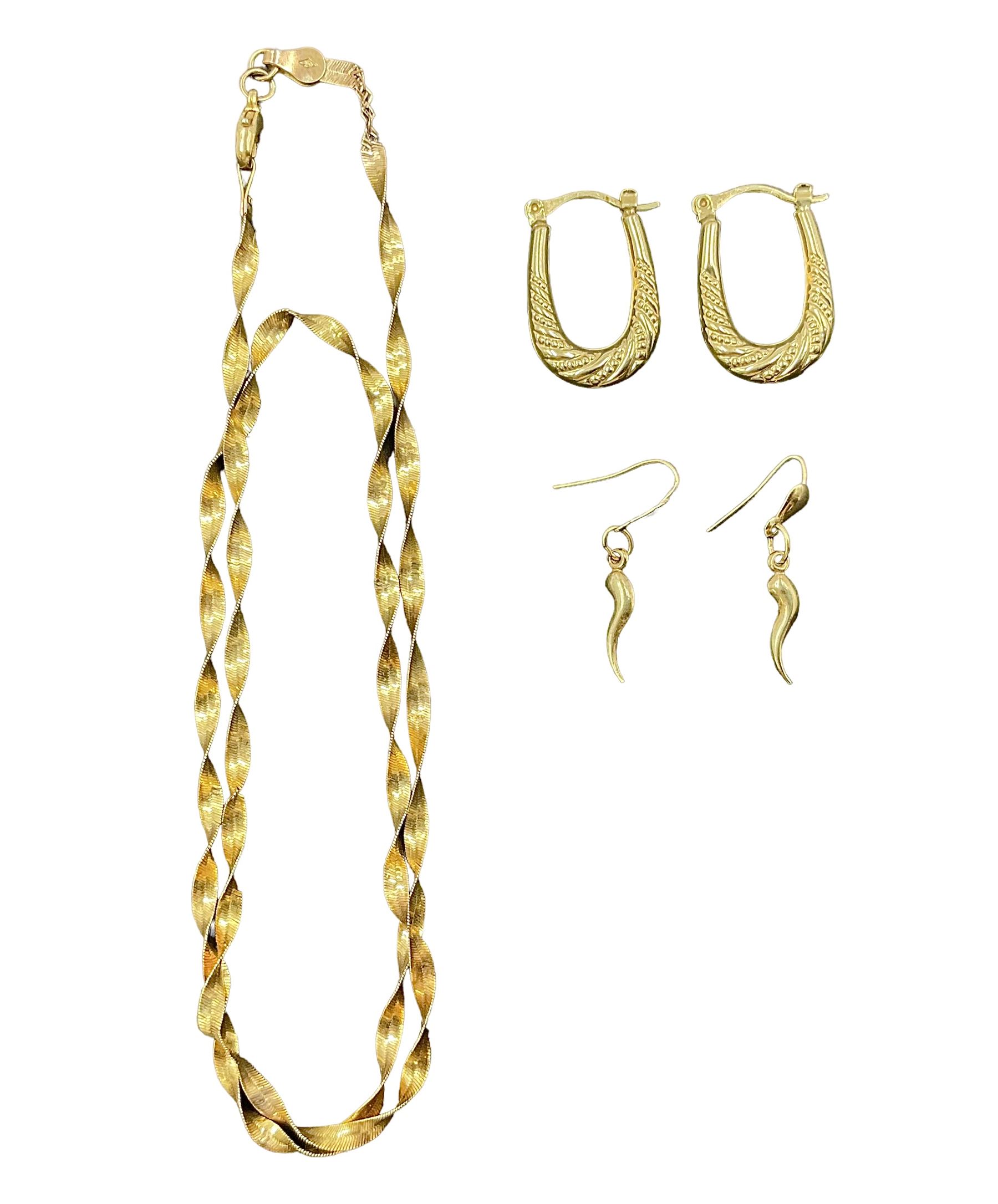 9ct gold jewellery, to include twist design herring bone link necklace, pair of textured hoop earrings and a pair of Italian horn pendant earrings