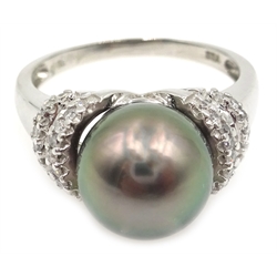  White gold grey pearl and diamond ring, hallmarked 9ct  