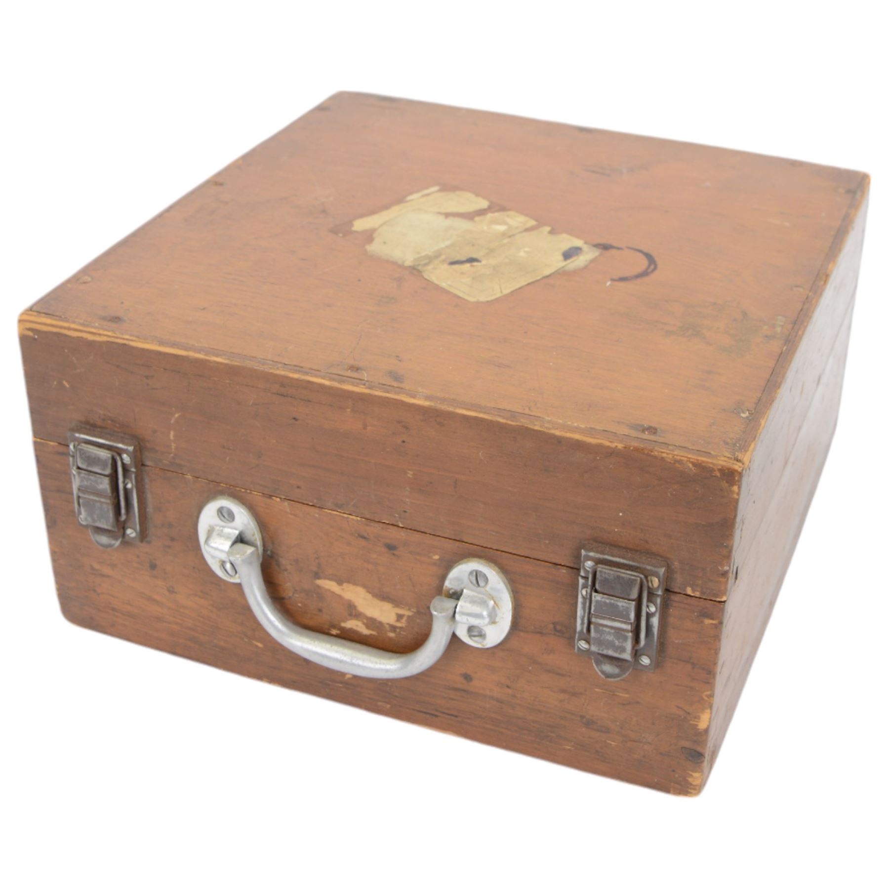 1940s Husun Plath sextant no. 25783 in black finish, contained in fitted wooden case with service label dated 1945