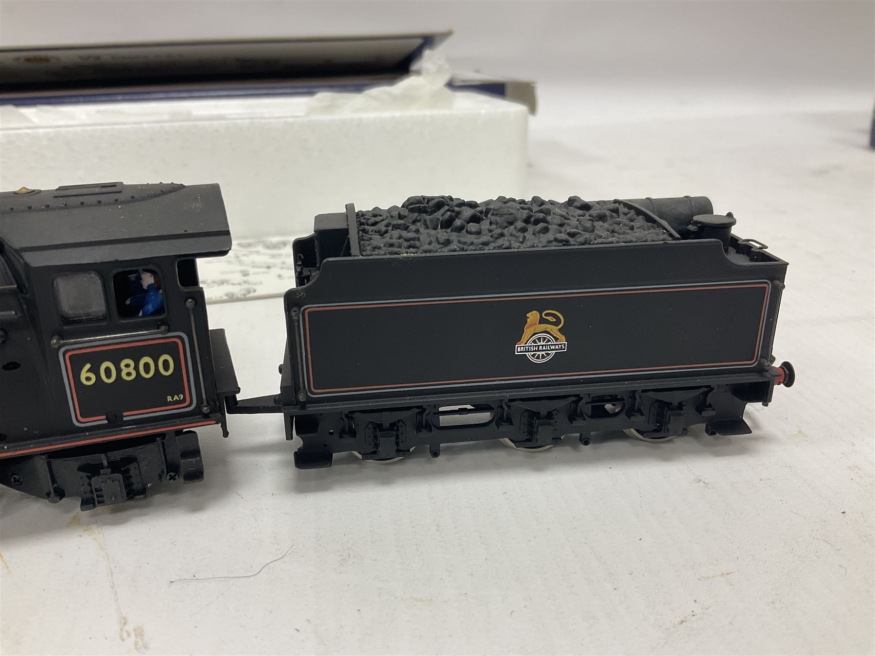 Bachmann ‘00’ gauge - 31551 Gresley Class V2 2-6-2 ‘Green Arrow’ locomotive no.60800 in BR black; 31954 Gresley Class A4 4-6-2 ‘Nigel Gresley’ locomotive no.60007 in BR blue; 31959 Gresley Class A4 Pacific 4-6-2 ‘Miles Beevor’ locomotive no.26 in LNER garter blue; in original boxes (3) 