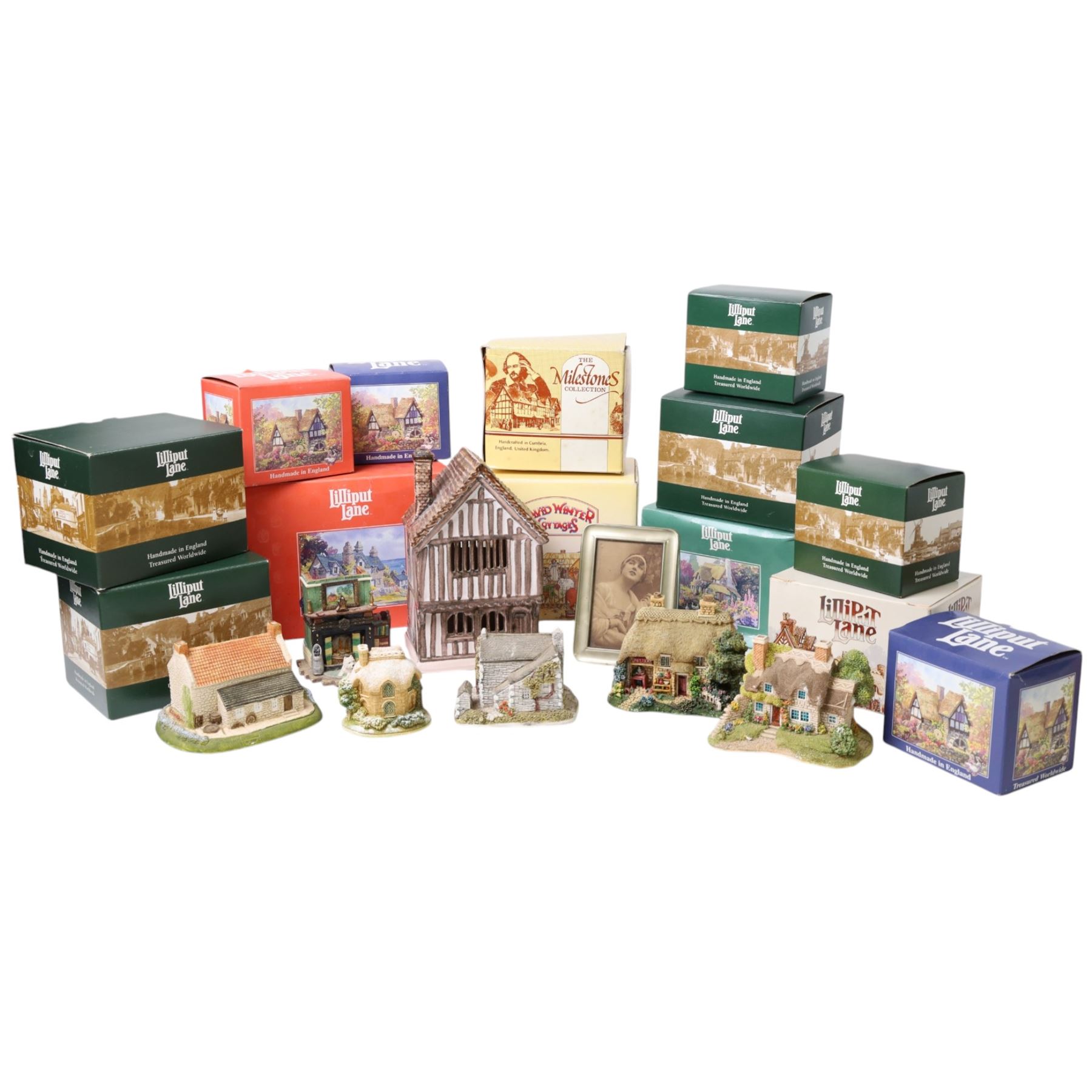 Collection of Lilliput Lanes, including Derwent Le Dale, Sawrey Gill, Golden Memories etc, together with similar 