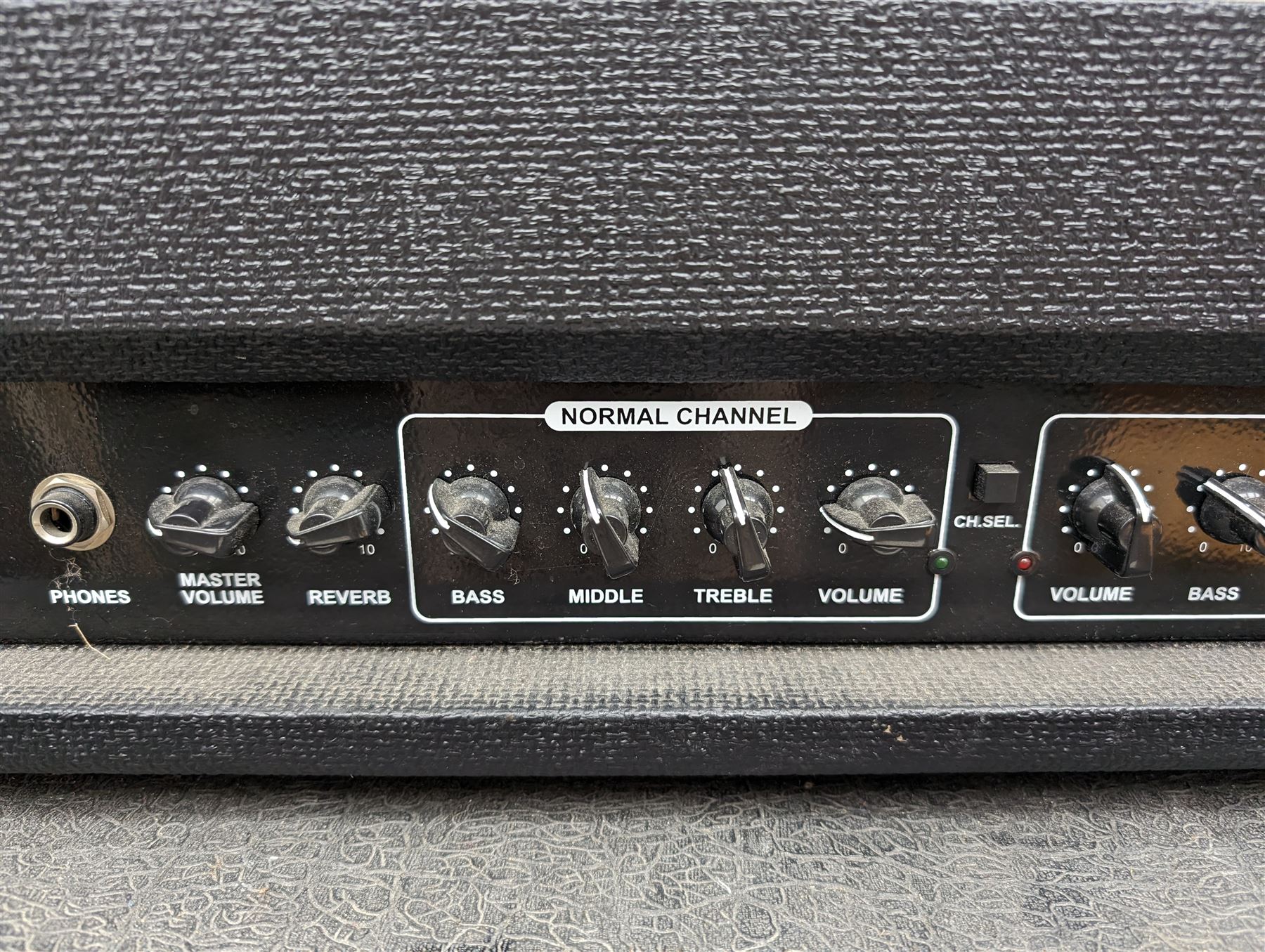 Hiwatt Maxwatt G200R HD guitar transistor amplifier, serial no 07026450, together with a large speaker, speaker H70cm, W66cm