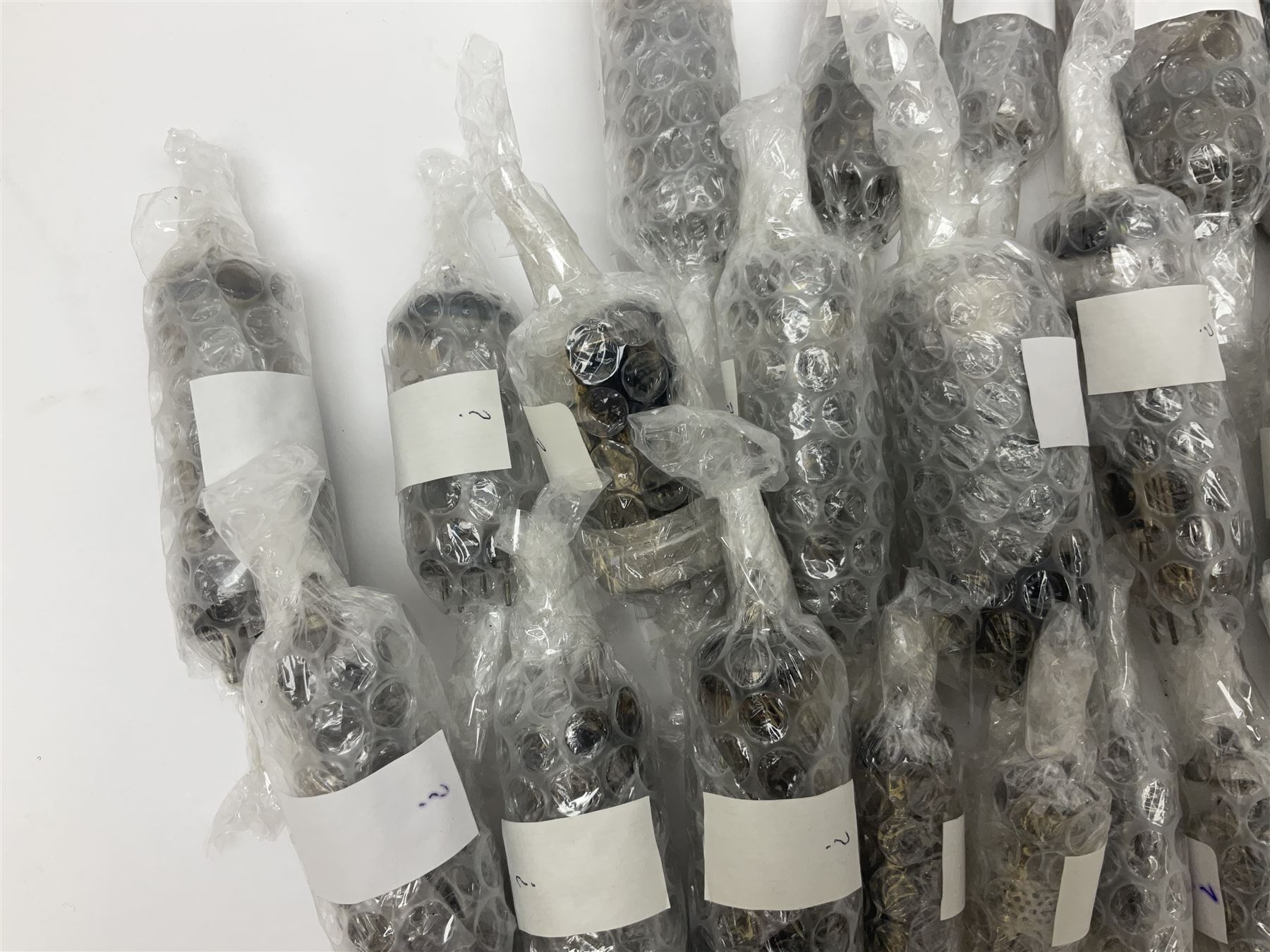 Collection of thermionic radio valves/vacuum tubes, approximately 82 