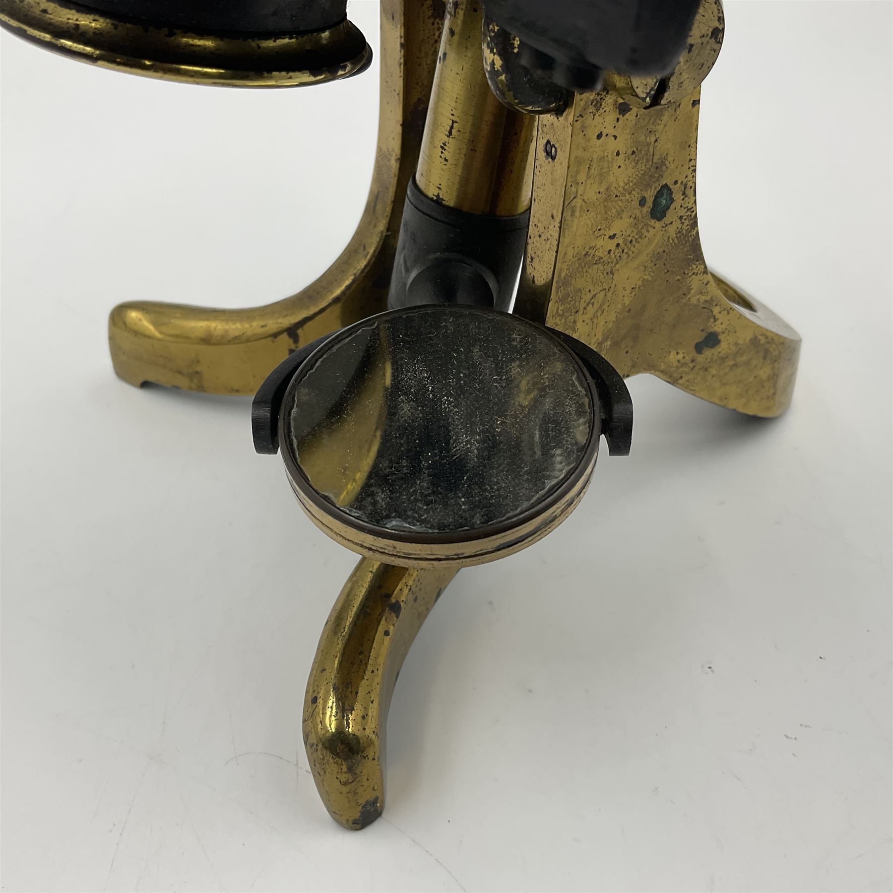 Brass monocular microscope, unbranded, H32cm