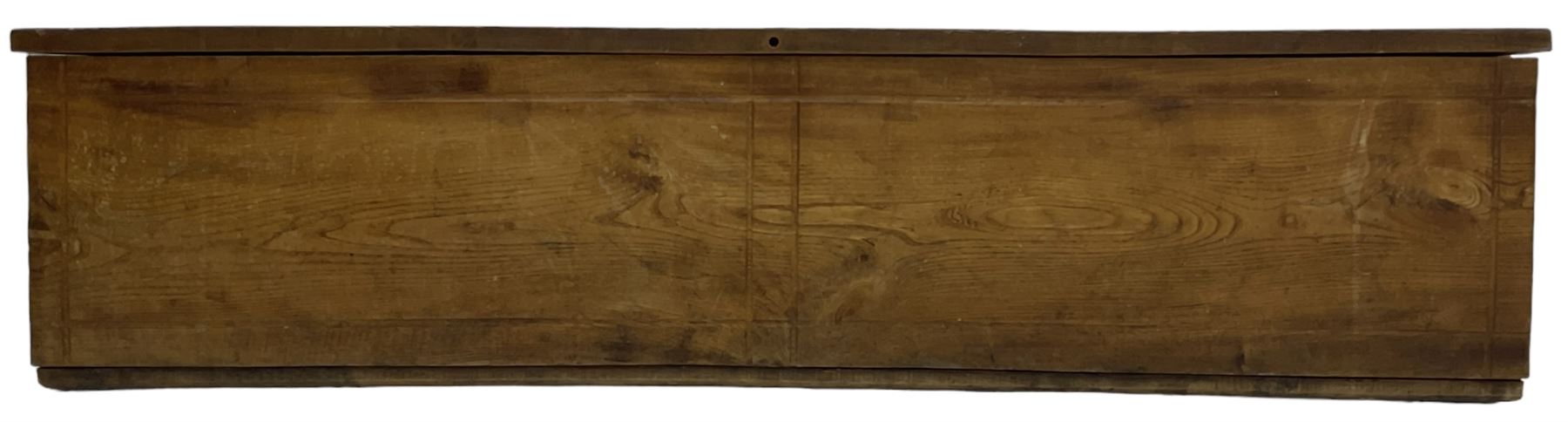 Late 20th century elm blanket box enclosed by hinged lid