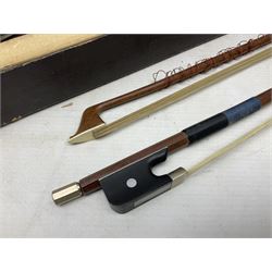 Collection of fourteen assorted violin/cello bows