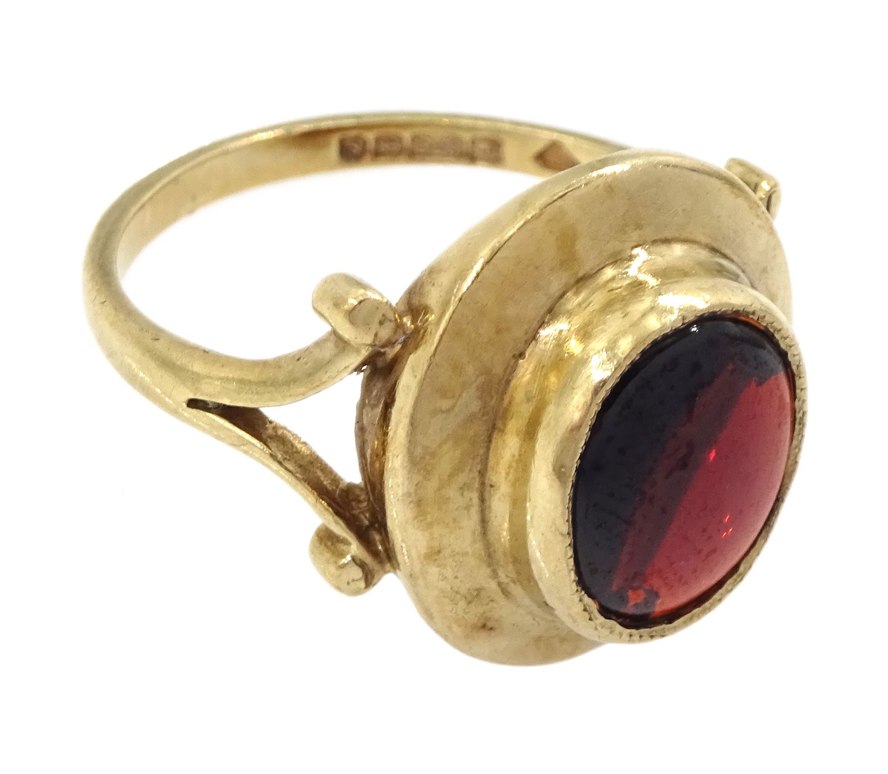 9ct gold single stone cabochon garnet ring, Birmingham 1979