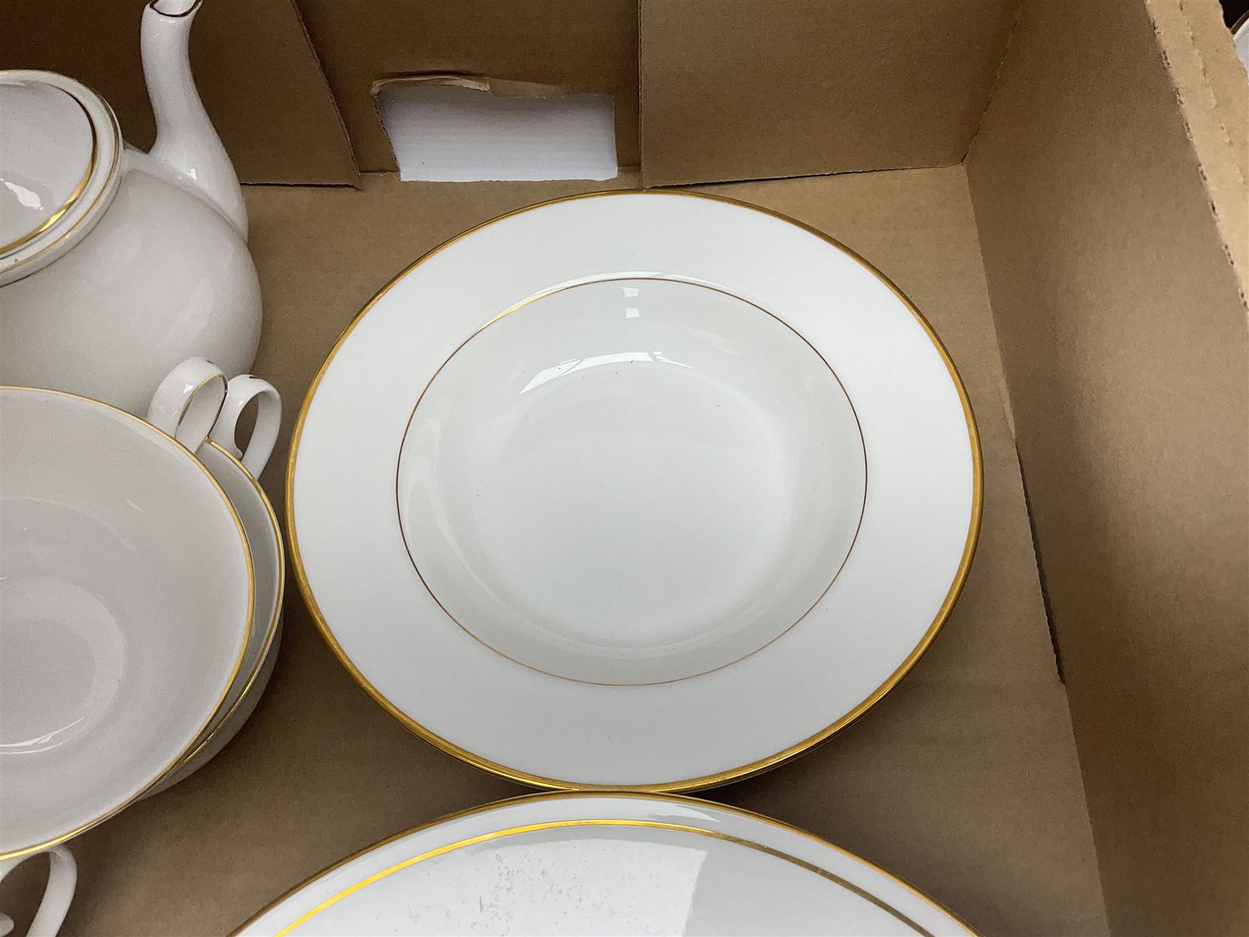 Crownford Queen's China Elegance pattern part tea and dinner service, to include Dinner plates, eight soup bowls, four tea cups etc 