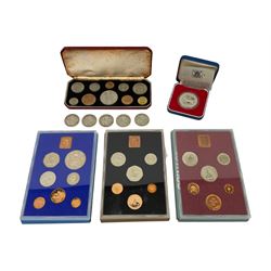 Four King George V 1915 and one 1916 silver halfcrown coins, Queen Elizabeth II cased 1953 ten coin set, 1977 silver proof crown and three Great British year sets dated 1977, 1978 and 1979