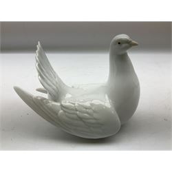 Four Lladro dove figures, comprising Taking Flight no 6288, Dove no 1015, Proud Dove no 6290 and Peaceful Dove no 6289, all with original boxes, largest example H20.5cm 