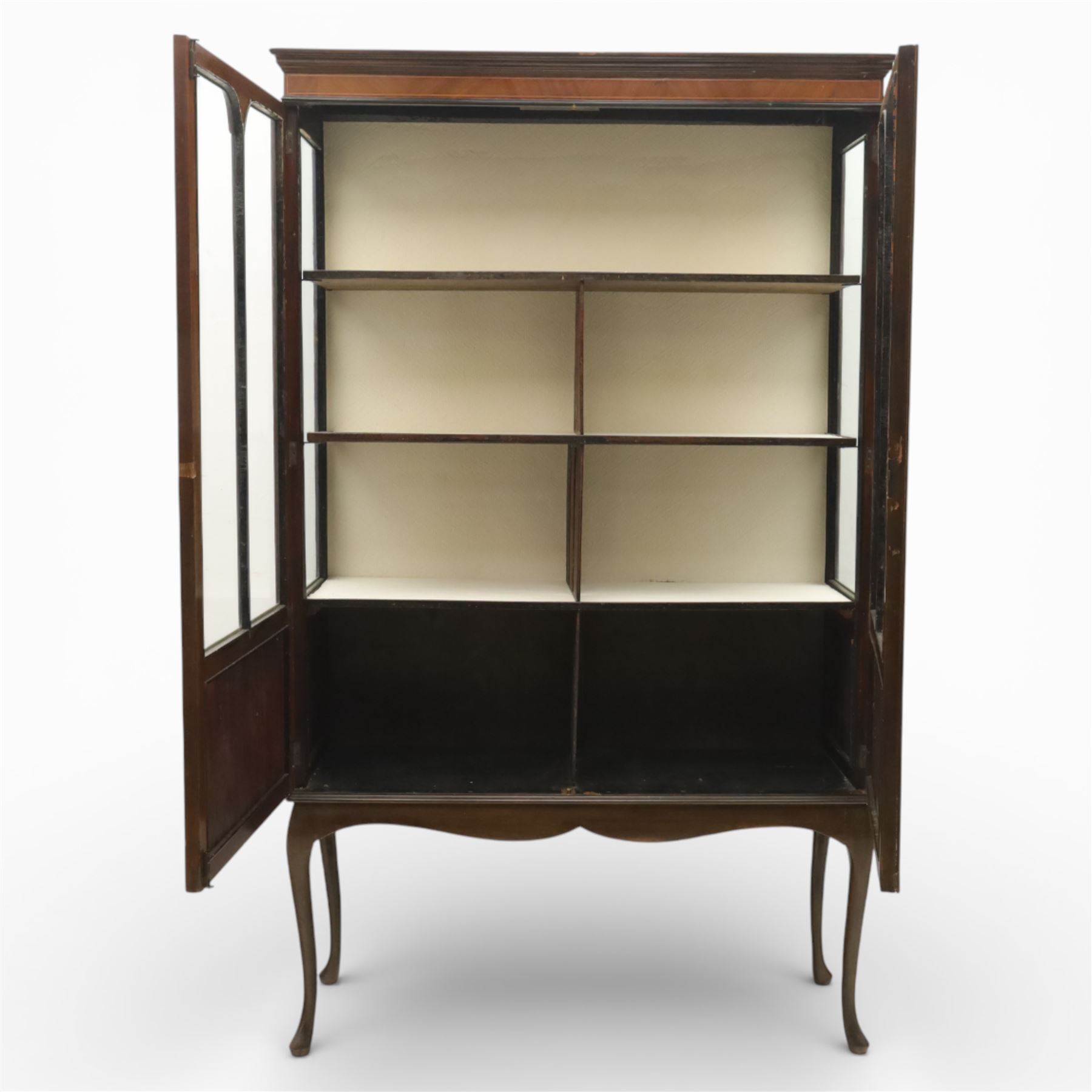 20th century Edwardian style mahogany display bookcase cabinet, the moulded cornice above two lancet glazed doors enclosing a shelved interior, the lower sections with oval inlaid fan decoration, supported on shaped cabriole legs