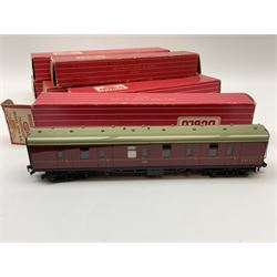 Hornby Dublo - six coaches comprising 4060 Open Corridor Coach 1st Class W.R.; 4061 Open Corridor Coach 2nd Class W.R.; 4062 Open Corridor Coach 1st Class B.R.; 4063 Open Corridor Coach 2nd Class B.R.; 4075 Passenger Brake Van B.R.;and 4078 Composite Sleeping Car B.R.; all in boxes (6)