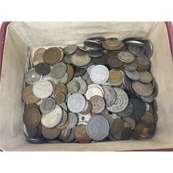 Great British and World coins and banknotes, including Great British pre decimal coinage, United States of America coins and banknotes, Canadian banknotes etc