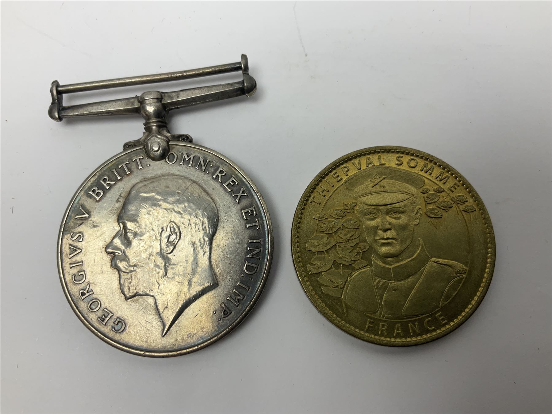 WWI J. Hudson & Co. Birmingham trench whistle dated 1916; WWI British War Medal awarded to 117363 Gnr. N.L. Wright R.A.; Services Rendered badge No.111643; RAF & RFC cap badges etc