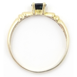  Gold sapphire ring, hallmarked 9ct  