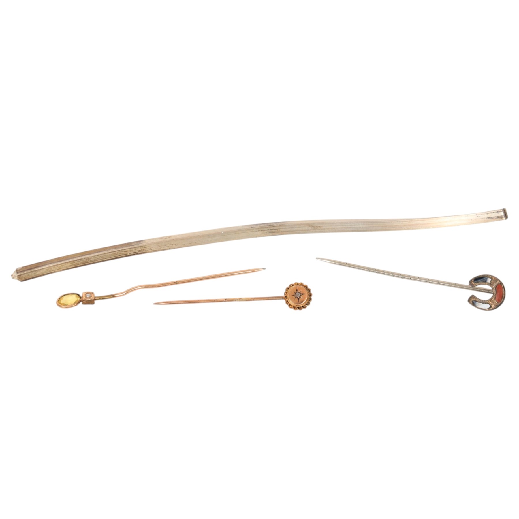 9ct gold rings, including wedding band, two shanks and a stone set ring, together with two 9ct gold stone set stick pins, silver horseshoe stick pin and a piece of silver solder