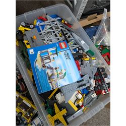 Large collection of Lego, including partially built vehicles, Police Station, Lego Creator 31010 and a collection of Lego instruction booklets