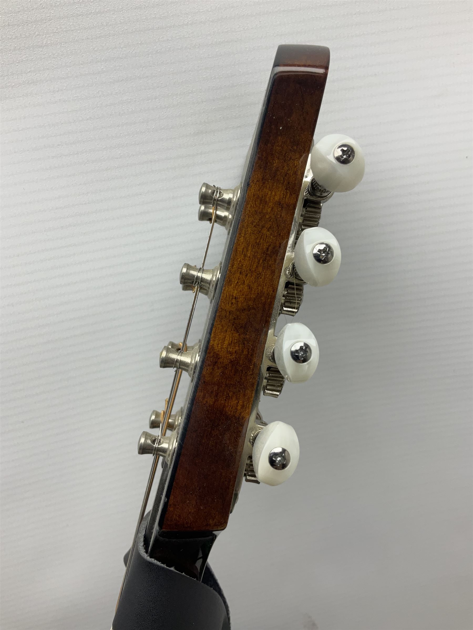 Eastman eight-string mandolin model MD504, serial no.140435406, L66cm; in TGI hard carrying case; together with case of instructional CDs