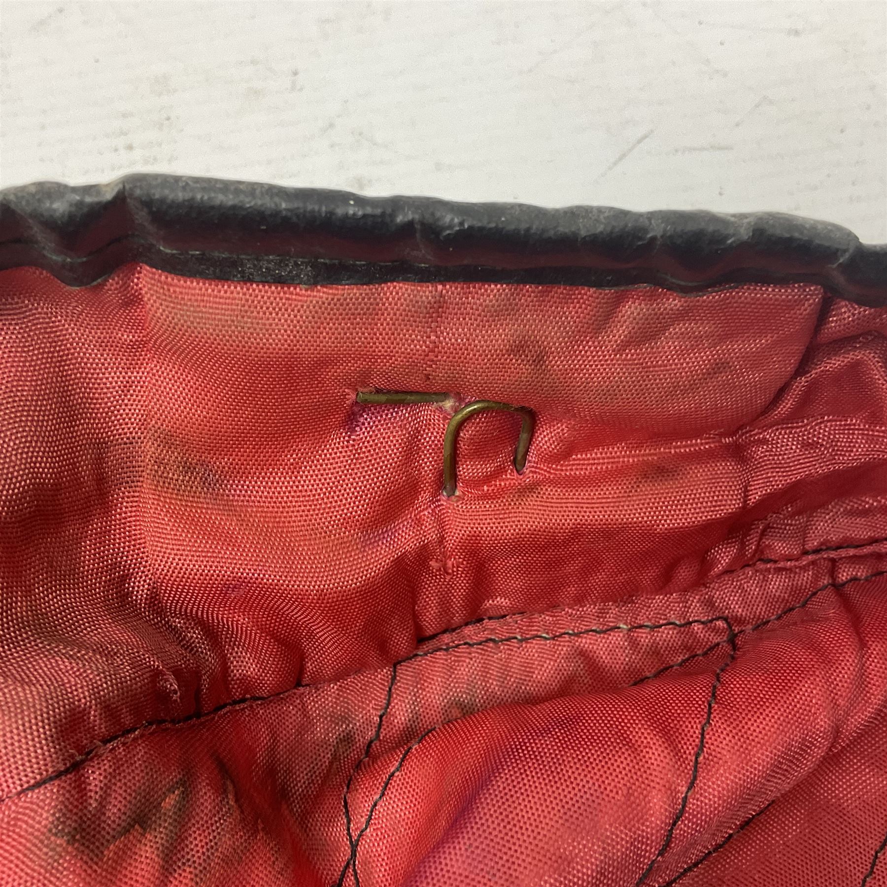 Falklands War - Argentine Special Forces beret with metal badge reputedly taken at Goose Green May 28th 1982 by Cpl. Hudson attached to 2 Para; together with an Argentine Gas Hood (2)