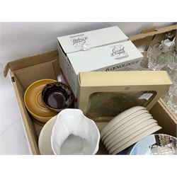 Doulton Lambeth Silicon tobacco jar with lid,  large quantity of collectors plates, planters, drinking glasses and other ceramics and glassware, etc, in six boxes