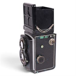 Rolleiflex TLR camera serial no. 392517, with Franke & Heidecke-Braunschweig lens serial no. 385493 and Compur Carl Zeiss Jena Tessar lens serial no. 1663490, in carry case