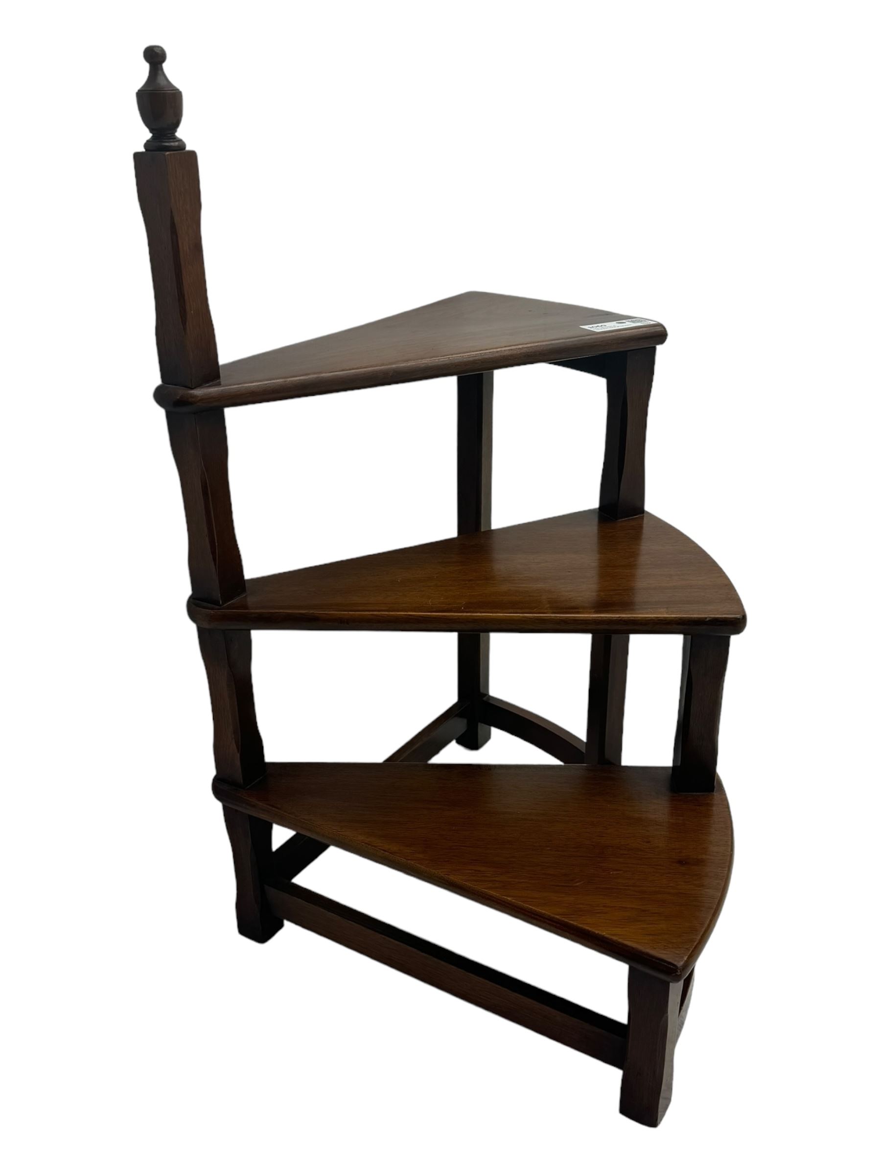 Georgian design set of mahogany library steps, three spiral treads with square chamfered supports surmounted by urn finial