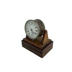 English - Edwardian 8-day desk clock, drum movement and dial pivoted on a wooden base attached to a mahogany stationery box with lifting lid, spring wound French timepiece movement with a balance escapement, white enamel dial, Roman numerals, minute dots and spade hands, with a centre sweep seconds hand, wound and adjusted from the rear. Stamped Edward VII on the case.