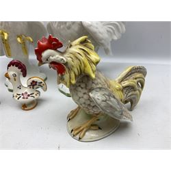 Pair of fighting cockerels from Italy together with three other ceramic cockerels, largest H30cm 