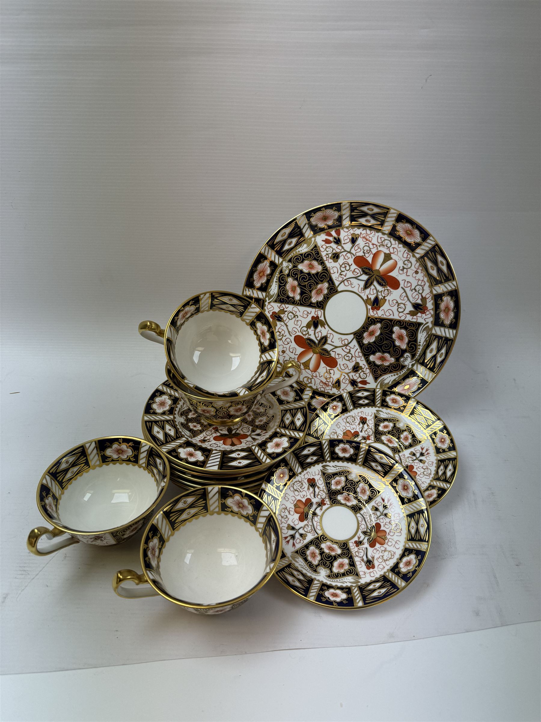 Royal Crown Derby Imari pattern 2451, four teacups, six saucers, six dessert plates etc 