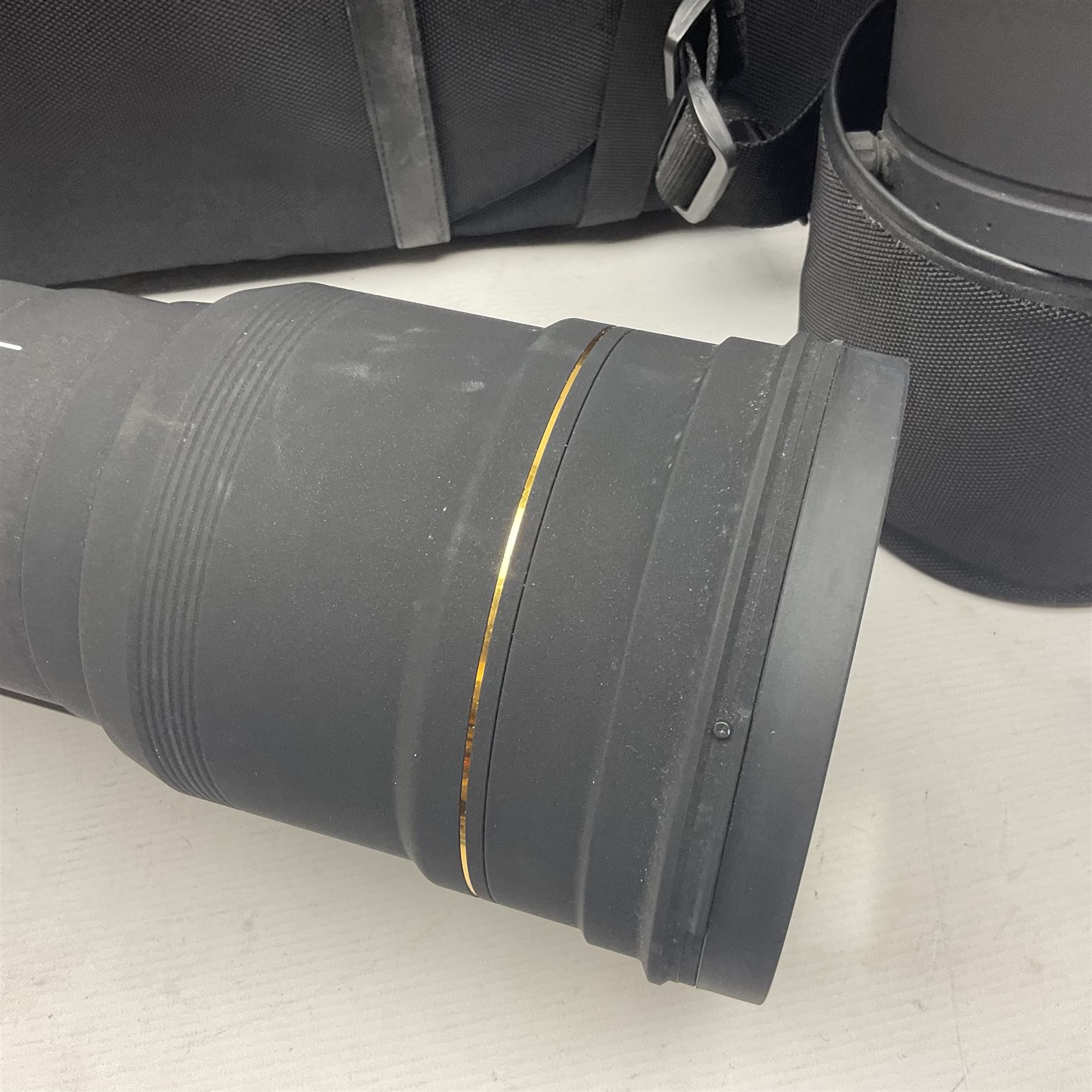 Sigma '300-800mm 1:5.6 APO EX DG Hyper Sonic Motor' lens with Nikon fitting, serial no 1543902, with case 