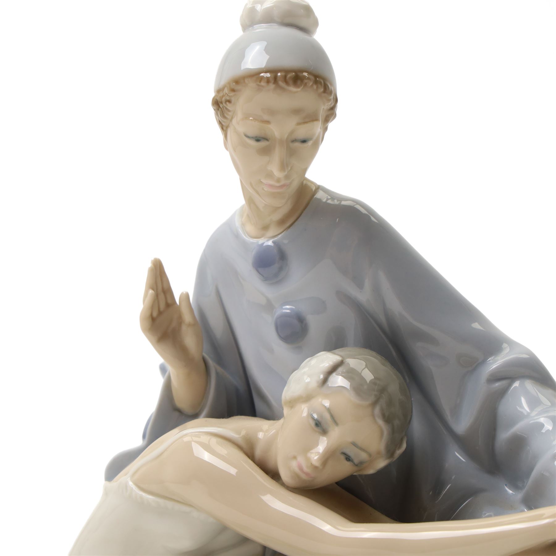 Lladro 'Closing Scene' figure, model 4935, W37cm 