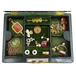 Early 20th century jewellery box, containing Victorian and later jewellery including 17ct gold stone set flower brooch and red pendant, 18ct gold amethyst circular brooch, stone set pinchbeck seal fobs, silver agate clover brooch, gold-plated chains, 9ct gold amber and pearl earrings, 9ct gold ring etc
