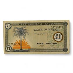 Very large quantity of The Republic of BIAFRA 'Bank Of BIAFRA' one pound notes, examples of both designs issued, various prefixes, many being uncirculated or nearly so 